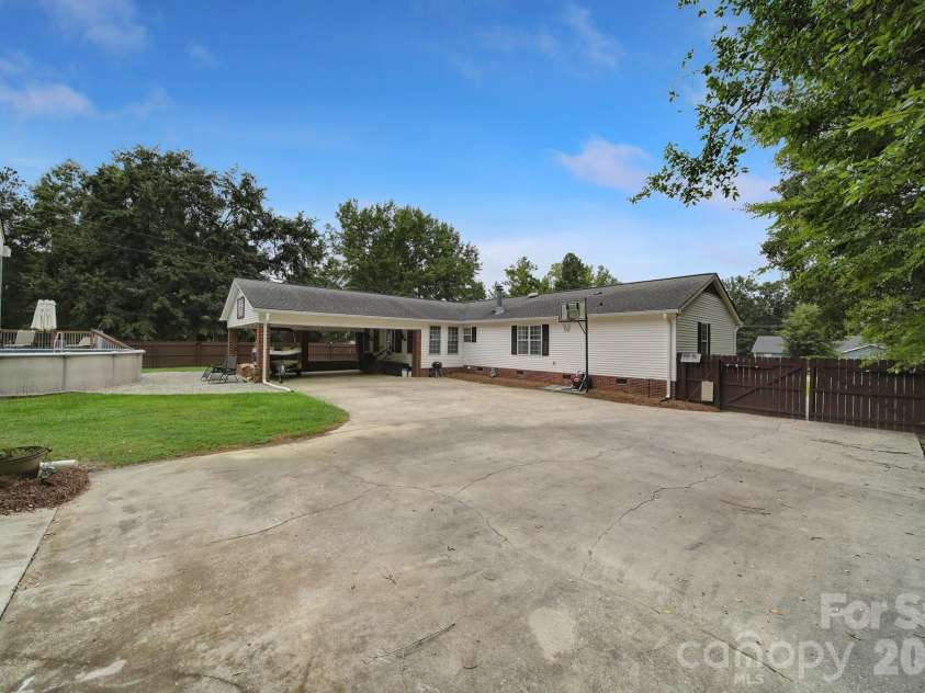 1421 Suttle Road, Lancaster, SC 29720.  MLS# CAR4419575, YatesRealty ID 47931. 