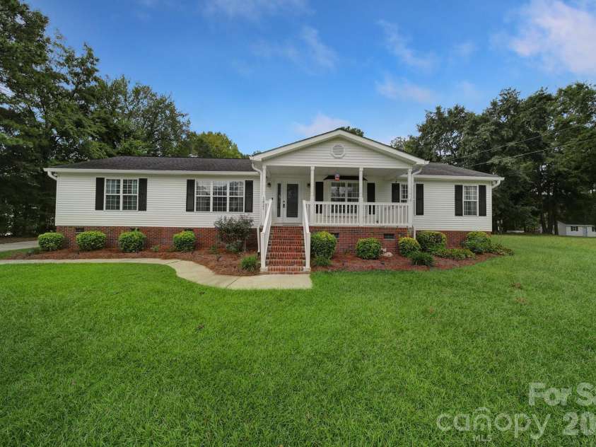 1421 Suttle Road, Lancaster, SC 29720.  MLS# CAR4419575, YatesRealty ID 47931. 