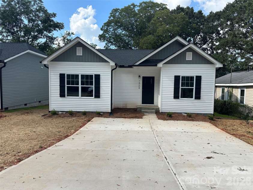 1324 Jay Avenue, Gastonia, NC 28052.  MLS# CAR4419655, YatesRealty ID 47932. 