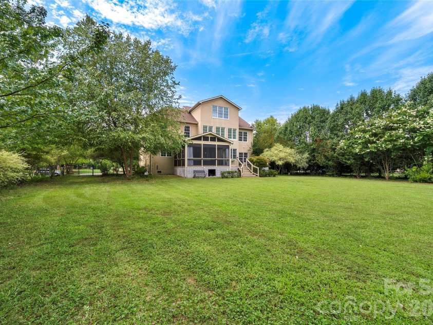 5040 Groves Edge Lane, Waxhaw, NC 28173.  MLS# CAR4416184, YatesRealty ID 47937. 