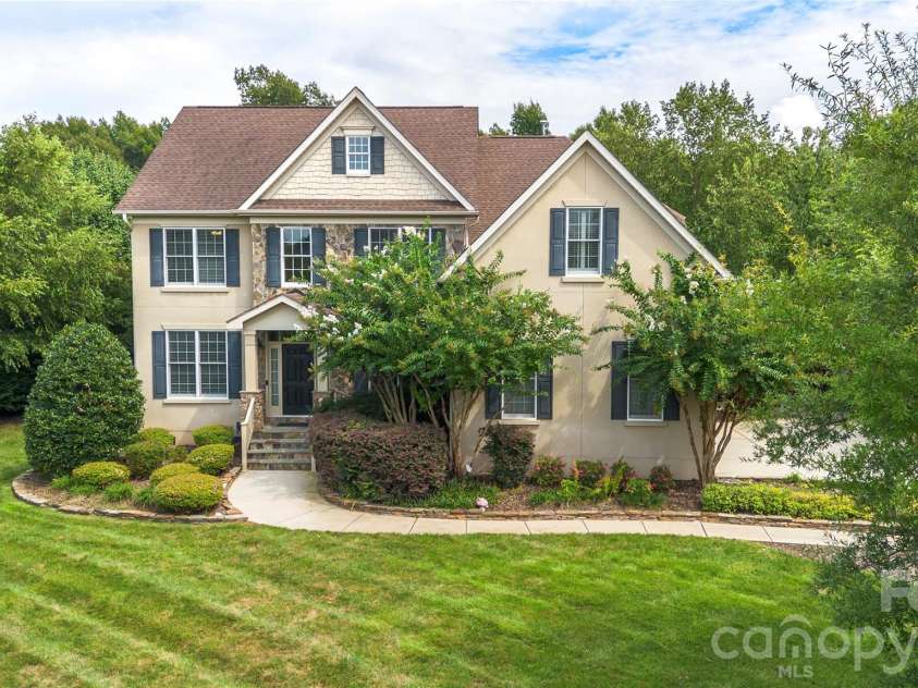 5040 Groves Edge Lane, Waxhaw, NC 28173.  MLS# CAR4416184, YatesRealty ID 47937. 