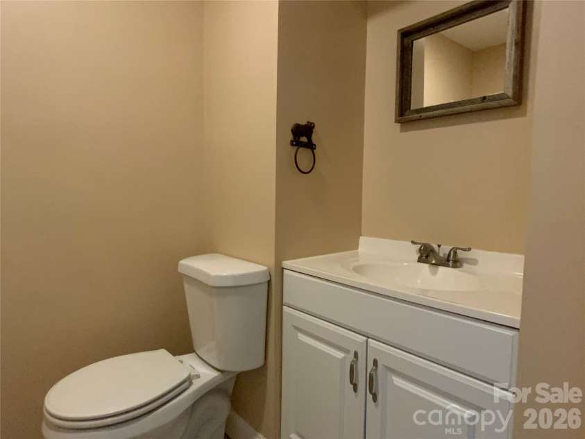 325 Glenwood Drive, Mooresville, NC 28115.  MLS# CAR4417302, YatesRealty ID 47938. Half bath