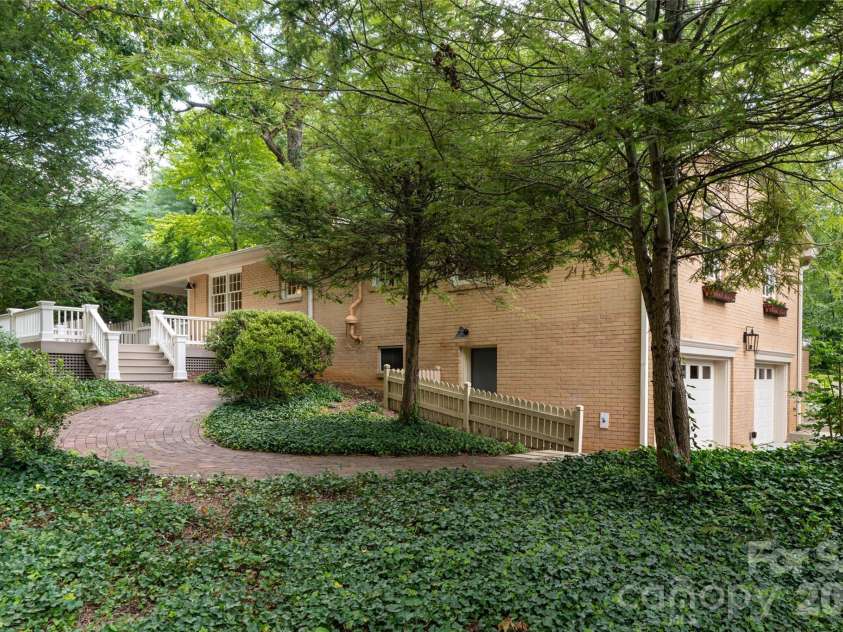 30 Stockwood Road, Asheville, NC 28803.  MLS# CAR4416997, YatesRealty ID 47939. 