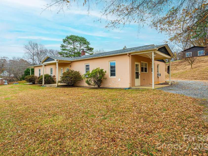 4823 calico Road, Lenoir, NC 28645.  MLS# CAR4322666, YatesRealty ID 4794. 