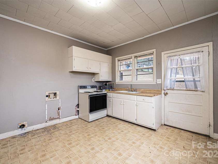 4823 calico Road, Lenoir, NC 28645.  MLS# CAR4322666, YatesRealty ID 4794. 