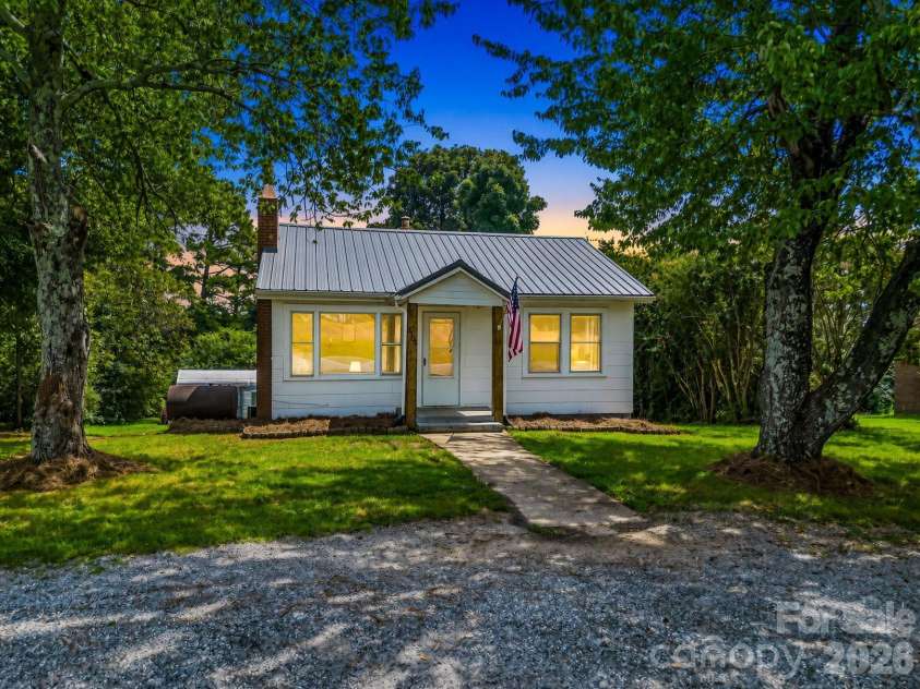 1302 Startown Road, Lincolnton, NC 28092.  MLS# CAR4417034, YatesRealty ID 47941. 