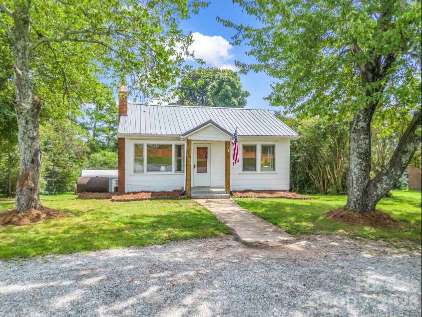 1302 Startown Road, Lincolnton, NC 28092.  MLS# CAR4417034, YatesRealty ID 47941. 
