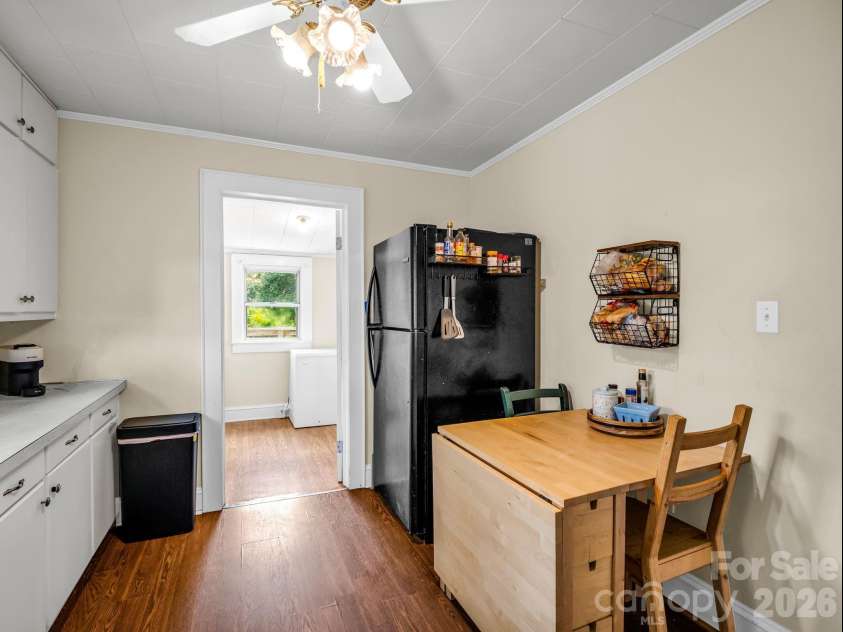 1302 Startown Road, Lincolnton, NC 28092.  MLS# CAR4417034, YatesRealty ID 47941. Eat in kitchen