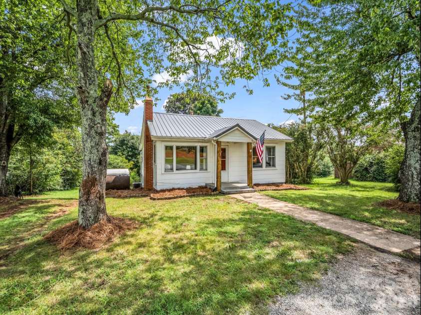 1302 Startown Road, Lincolnton, NC 28092.  MLS# CAR4417034, YatesRealty ID 47941. Front
