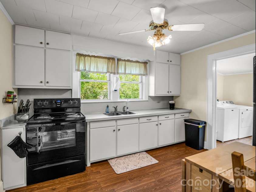 1302 Startown Road, Lincolnton, NC 28092.  MLS# CAR4417034, YatesRealty ID 47941. Kitchen