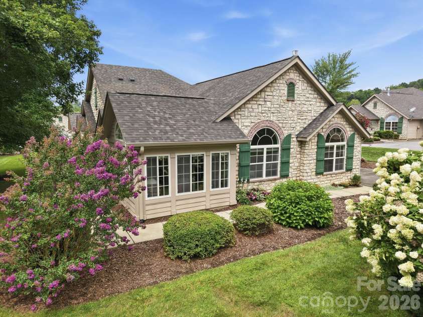 100 Mountain Meadow Circle, Weaverville, NC 28787.  MLS# CAR4413664, YatesRealty ID 47942. 