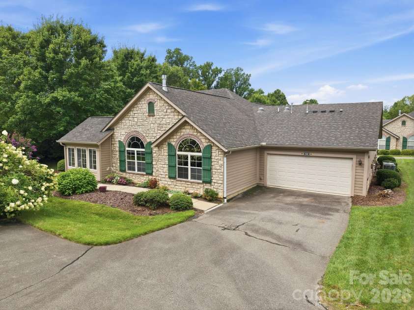 100 Mountain Meadow Circle, Weaverville, NC 28787.  MLS# CAR4413664, YatesRealty ID 47942. 