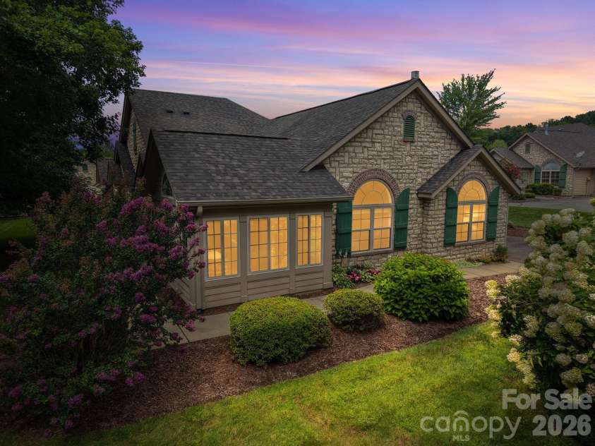 100 Mountain Meadow Circle, Weaverville, NC 28787.  MLS# CAR4413664, YatesRealty ID 47942. 