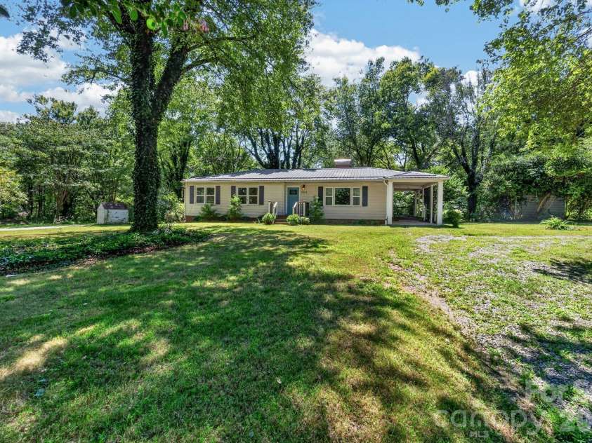 7257 Sherrills Ford Road, Sherrills Ford, NC 28673.  MLS# CAR4415812, YatesRealty ID 47943. Front from driveway right side
