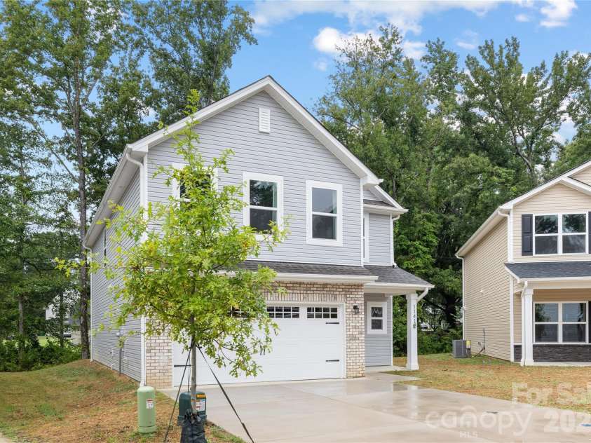 5035 San Francisco Circle, Charlotte, NC 28216.  MLS# CAR4413168, YatesRealty ID 47947. Representation