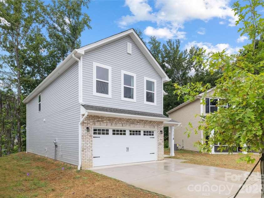 5035 San Francisco Circle, Charlotte, NC 28216.  MLS# CAR4413168, YatesRealty ID 47947. Representation
