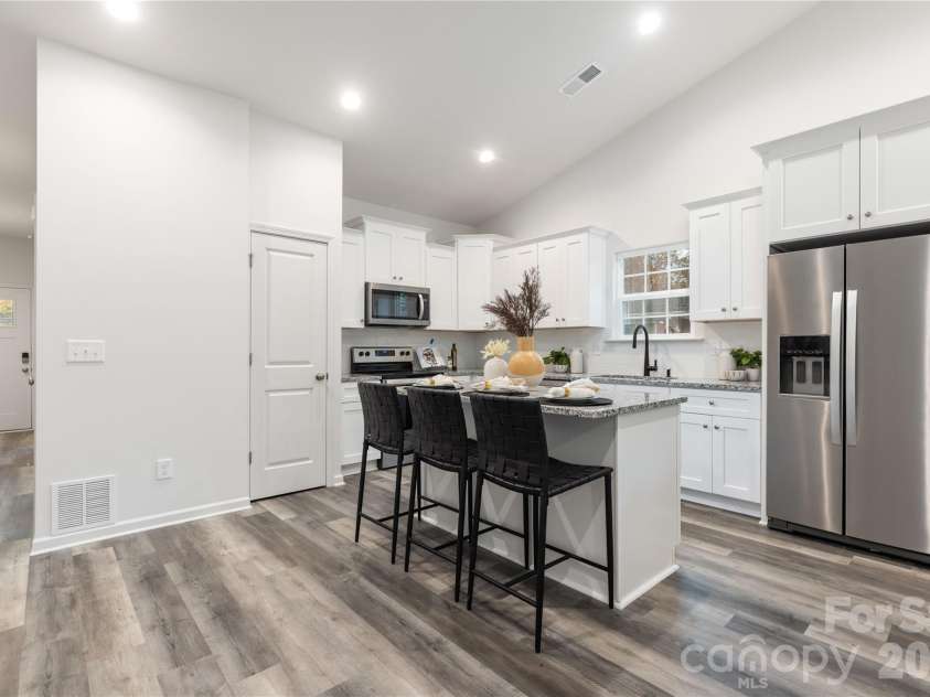 8814 Moores Chapel Road, Charlotte, NC 28214.  MLS# CAR4413261, YatesRealty ID 47949. Representation