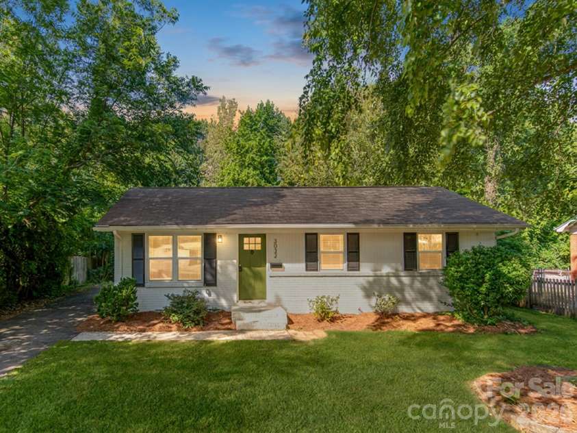 3032 Edsel Place, Charlotte, NC 28205.  MLS# CAR4413489, YatesRealty ID 47950. 
