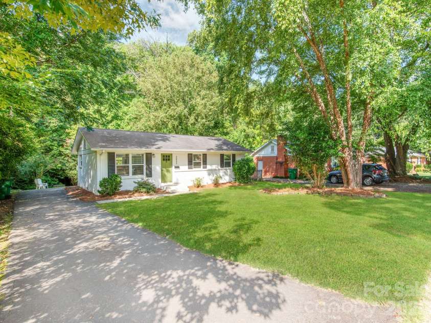 3032 Edsel Place, Charlotte, NC 28205.  MLS# CAR4413489, YatesRealty ID 47950. 