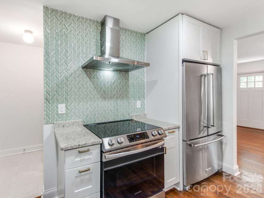 3032 Edsel Place, Charlotte, NC 28205.  MLS# CAR4413489, YatesRealty ID 47950. 
