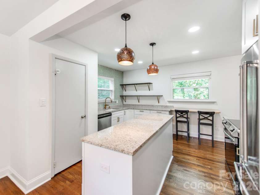 3032 Edsel Place, Charlotte, NC 28205.  MLS# CAR4413489, YatesRealty ID 47950. 