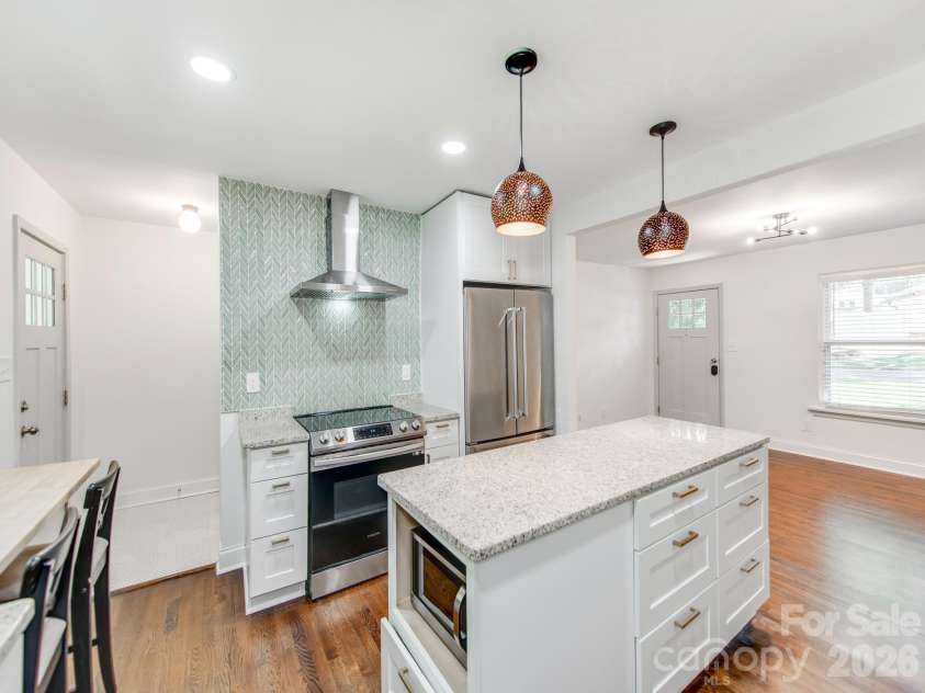 3032 Edsel Place, Charlotte, NC 28205.  MLS# CAR4413489, YatesRealty ID 47950. 