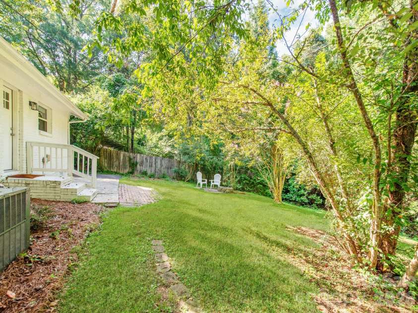 3032 Edsel Place, Charlotte, NC 28205.  MLS# CAR4413489, YatesRealty ID 47950. 
