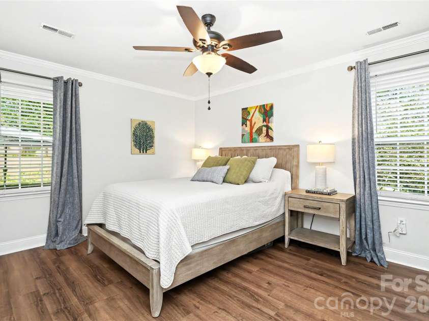 2701 Creekbed Lane, Charlotte, NC 28210.  MLS# CAR4411182, YatesRealty ID 47954. Spacious Primary bedroom, with back and sideyard views.