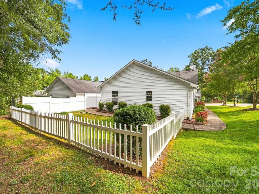 803 Whetstone Place, Conover, NC 28613.  MLS# CAR4419841, YatesRealty ID 47956. 