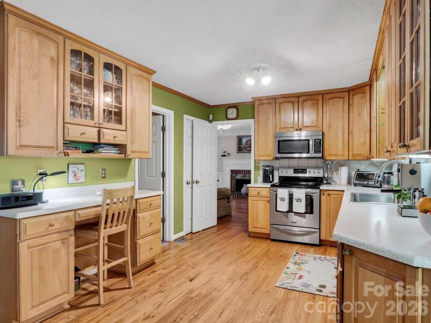 12635 Headquarters Farm Road, Charlotte, NC 28262.  MLS# CAR4419128, YatesRealty ID 47958. Kitchen