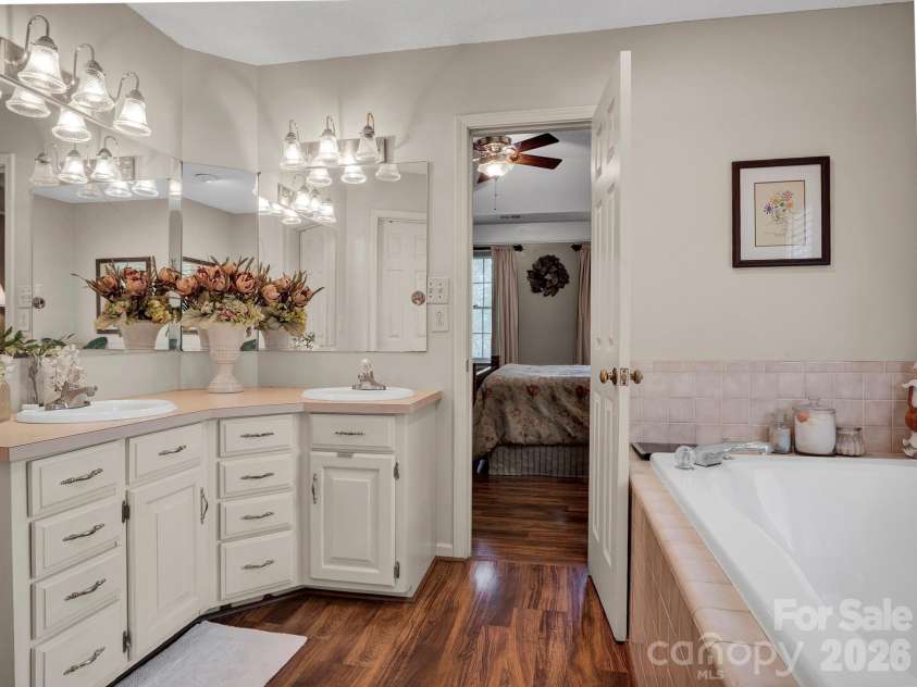 12635 Headquarters Farm Road, Charlotte, NC 28262.  MLS# CAR4419128, YatesRealty ID 47958. Shower