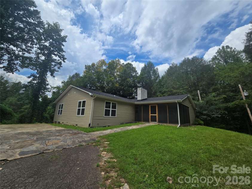182 US 221 Business Extension, Marion, NC 28752.  MLS# CAR4419854, YatesRealty ID 47959. 