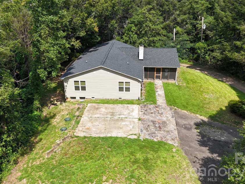182 US 221 Business Extension, Marion, NC 28752.  MLS# CAR4419854, YatesRealty ID 47959. 