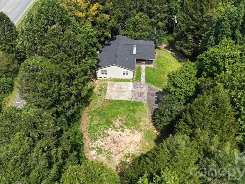 182 US 221 Business Extension, Marion, NC 28752.  MLS# CAR4419854, YatesRealty ID 47959. 