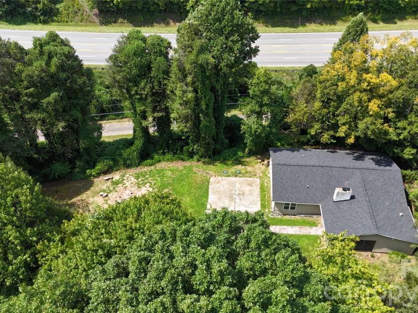 182 US 221 Business Extension, Marion, NC 28752.  MLS# CAR4419854, YatesRealty ID 47959. 