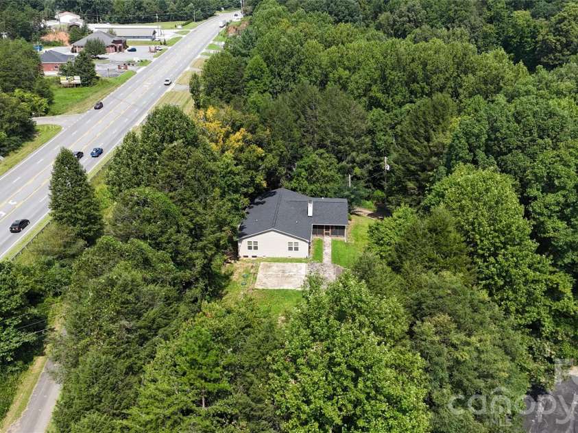 182 US 221 Business Extension, Marion, NC 28752.  MLS# CAR4419854, YatesRealty ID 47959. 