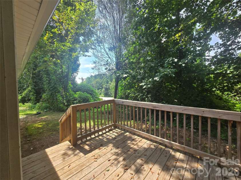 182 US 221 Business Extension, Marion, NC 28752.  MLS# CAR4419854, YatesRealty ID 47959. 