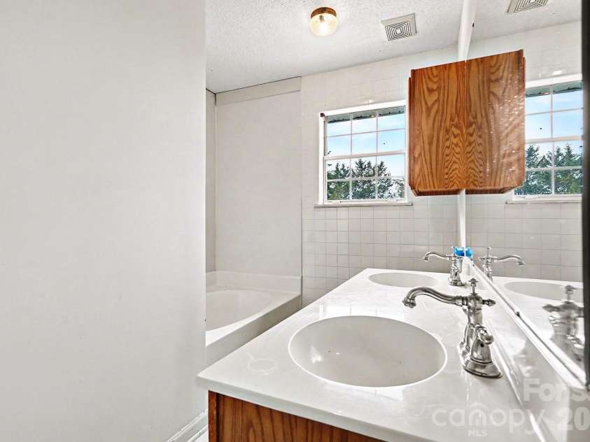 168 Jet Drive, Oakboro, NC 28129.  MLS# CAR4337519, YatesRealty ID 4796. 