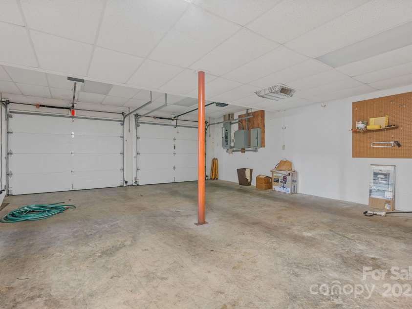 90 Forest Ridge Road, Burnsville, NC 28714.  MLS# CAR4176437, YatesRealty ID 4796. 2 Car Garage