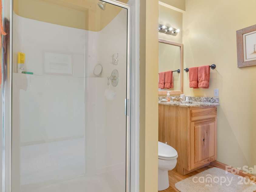 90 Forest Ridge Road, Burnsville, NC 28714.  MLS# CAR4176437, YatesRealty ID 4796. Basement Full Bathroom