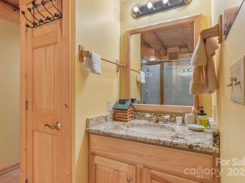 90 Forest Ridge Road, Burnsville, NC 28714.  MLS# CAR4176437, YatesRealty ID 4796. Full Bath on Main