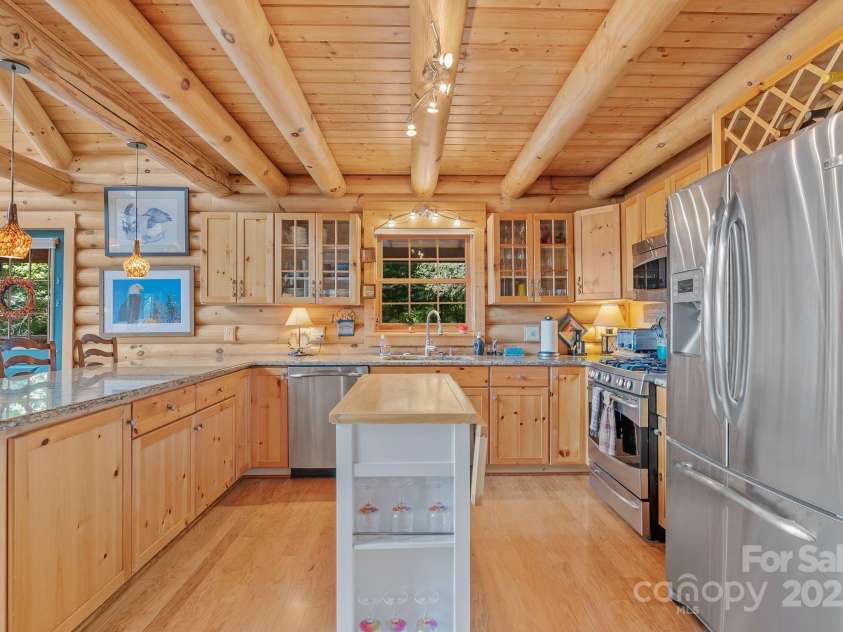 90 Forest Ridge Road, Burnsville, NC 28714.  MLS# CAR4176437, YatesRealty ID 4796. Kitchen