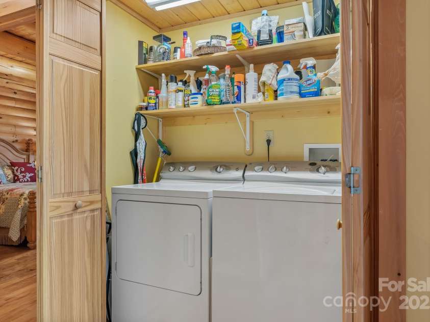 90 Forest Ridge Road, Burnsville, NC 28714.  MLS# CAR4176437, YatesRealty ID 4796. Laundry on Main Floor