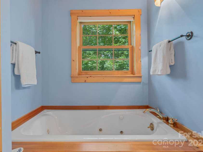 90 Forest Ridge Road, Burnsville, NC 28714.  MLS# CAR4176437, YatesRealty ID 4796. Primary Bath on 2nd Floor