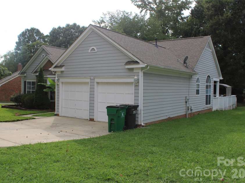 7508 Blythwood Lane, Charlotte, NC 28227.  MLS# CAR4419850, YatesRealty ID 47961. 