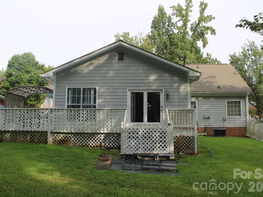 7508 Blythwood Lane, Charlotte, NC 28227.  MLS# CAR4419850, YatesRealty ID 47961. 
