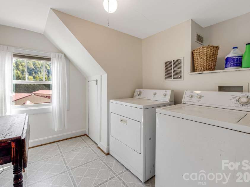 58 Guntertown Road, Marshall, NC 28753.  MLS# CAR4418094, YatesRealty ID 47965. 