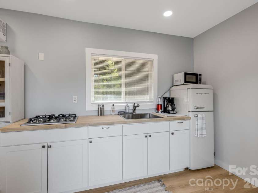 58 Guntertown Road, Marshall, NC 28753.  MLS# CAR4418094, YatesRealty ID 47965. 