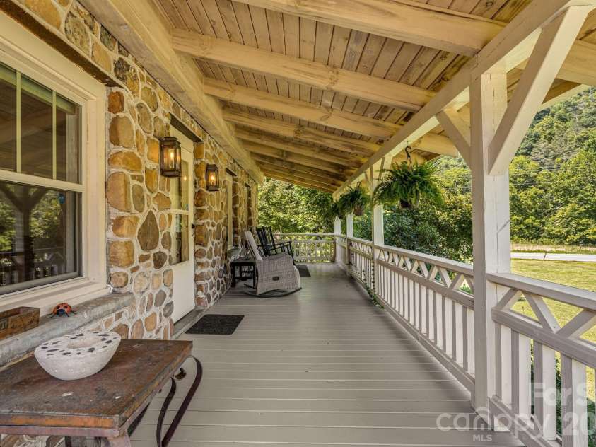 58 Guntertown Road, Marshall, NC 28753.  MLS# CAR4418094, YatesRealty ID 47965. Welcome Home!
