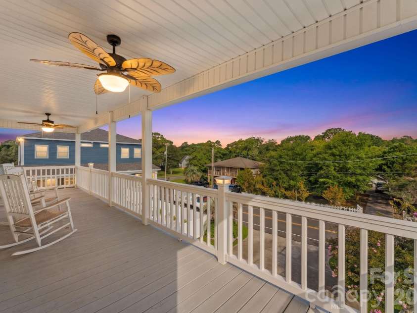 2009 Hillside Drive, North Myrtle Beach, SC 29582.  MLS# CAR4419715, YatesRealty ID 47967. 